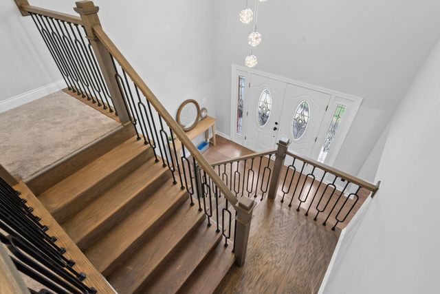 869 Bluff Ridge Drive, Worthington, OH 43235