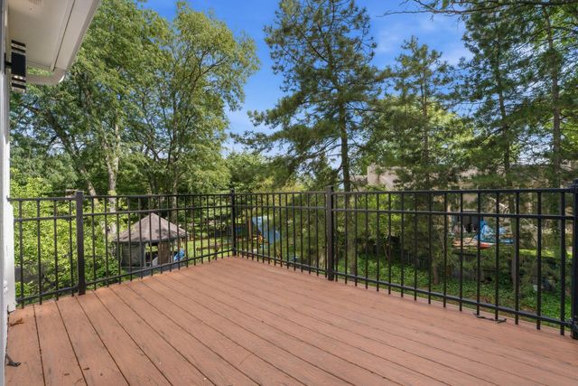 869 Bluff Ridge Drive, Worthington, OH 43235