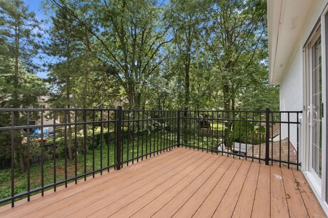 869 Bluff Ridge Drive, Worthington, OH 43235