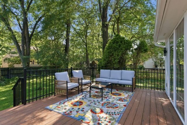 869 Bluff Ridge Drive, Worthington, OH 43235