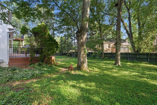 869 Bluff Ridge Drive, Worthington, OH 43235