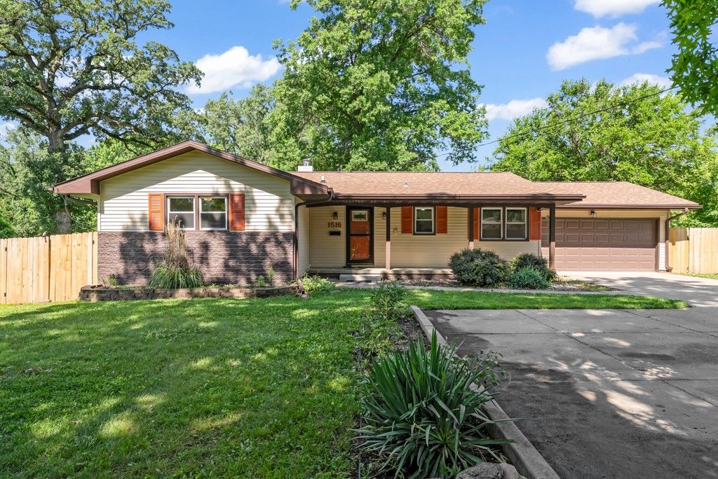 1516 73rd Street, Windsor Heights, IA 50324