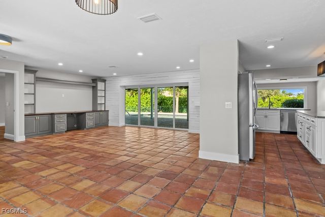 1384 Burgundy DR, Fort Myers, FL 33919