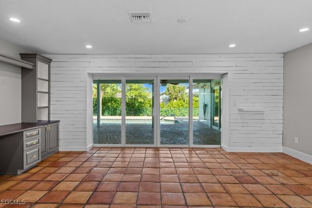 1384 Burgundy DR, Fort Myers, FL 33919