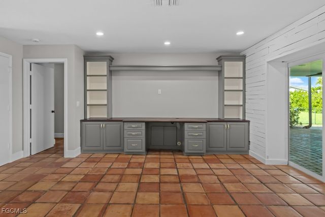 1384 Burgundy DR, Fort Myers, FL 33919