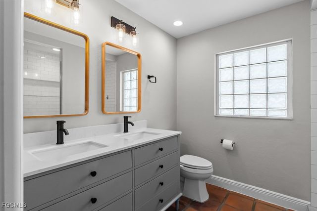 1384 Burgundy DR, Fort Myers, FL 33919