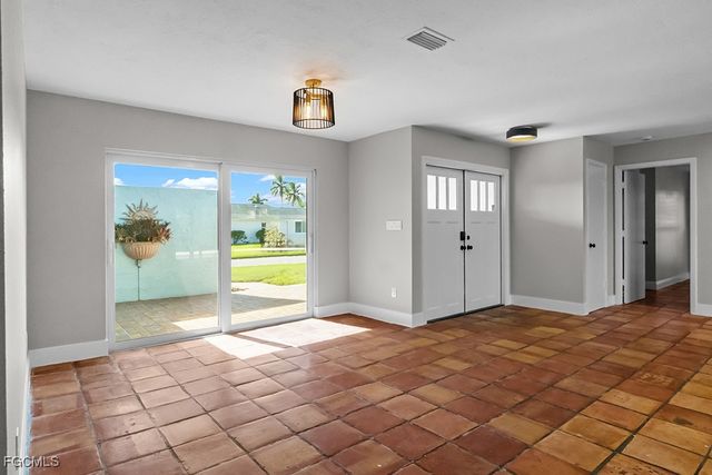 1384 Burgundy DR, Fort Myers, FL 33919