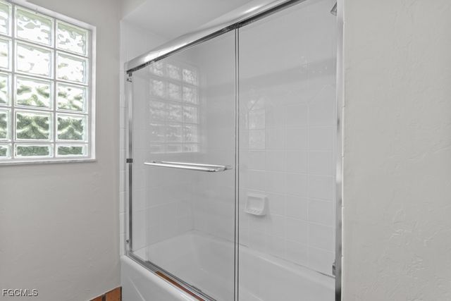 1384 Burgundy DR, Fort Myers, FL 33919