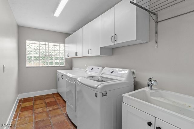 1384 Burgundy DR, Fort Myers, FL 33919