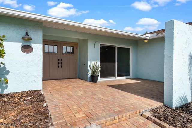 1384 Burgundy DR, Fort Myers, FL 33919