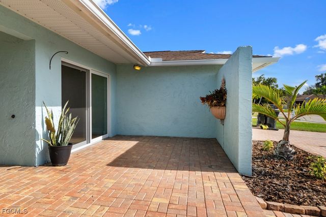 1384 Burgundy DR, Fort Myers, FL 33919