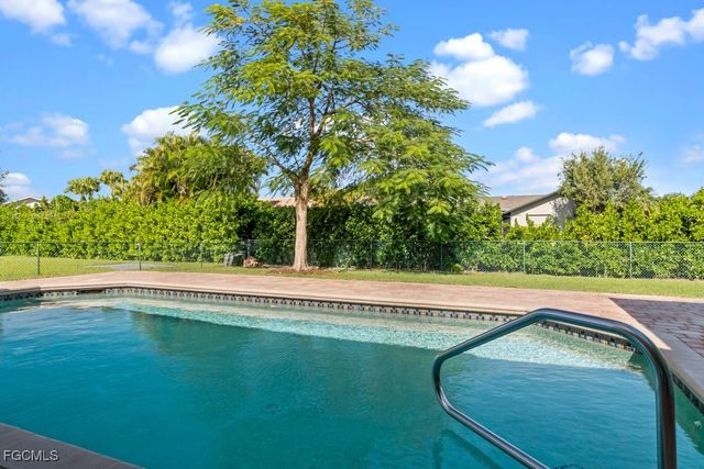 1384 Burgundy DR, Fort Myers, FL 33919