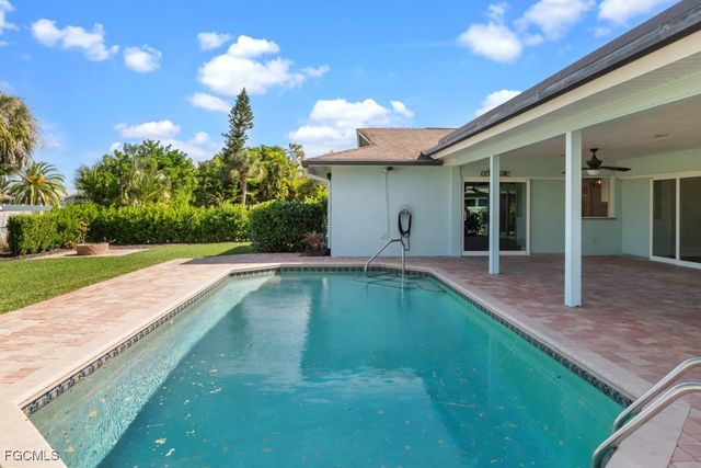 1384 Burgundy DR, Fort Myers, FL 33919