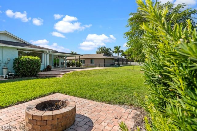 1384 Burgundy DR, Fort Myers, FL 33919