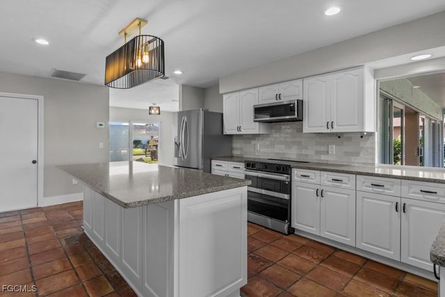 1384 Burgundy DR, Fort Myers, FL 33919