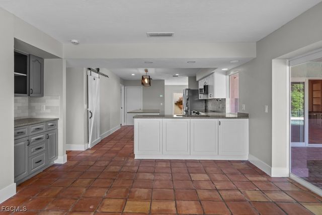 1384 Burgundy DR, Fort Myers, FL 33919