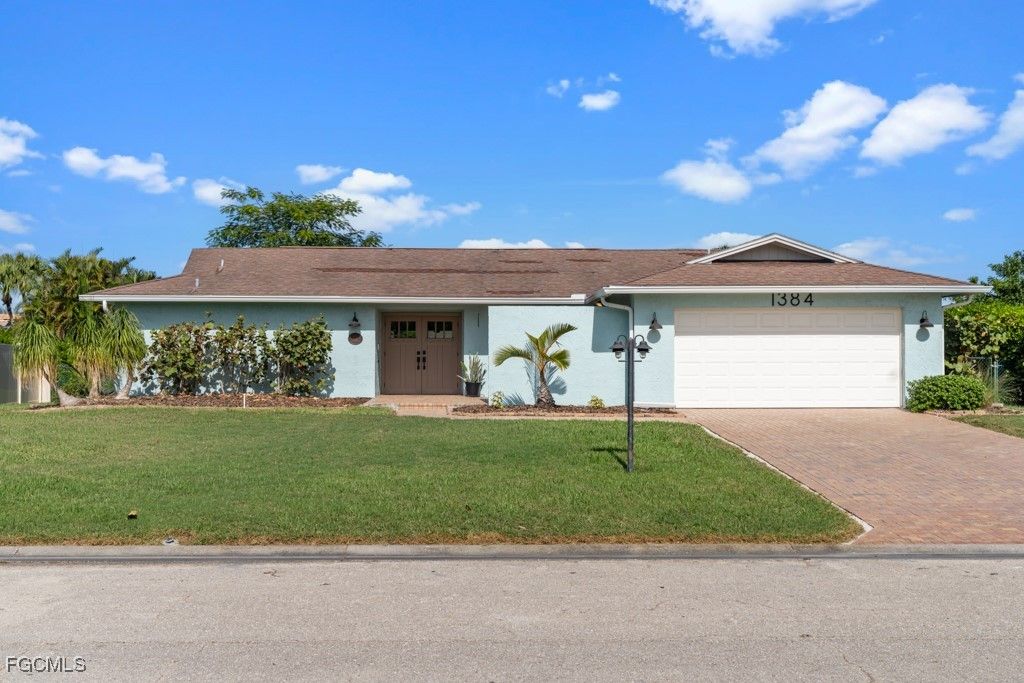 1384 Burgundy DR, Fort Myers, FL 33919