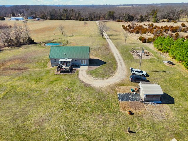 11850 N HECHT RD, Hallsville, MO 65255