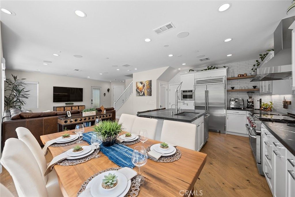Image 13 of property listing at 4689 Holly Avenue, Long Beach, CA 90805