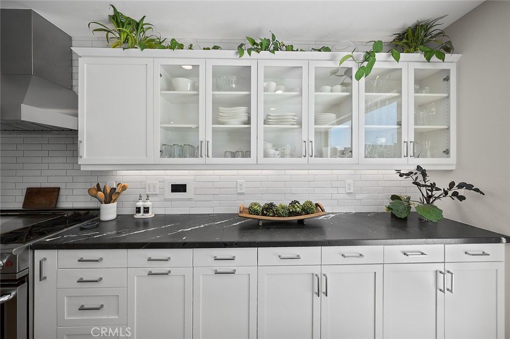 Image 14 of property listing at 4689 Holly Avenue, Long Beach, CA 90805