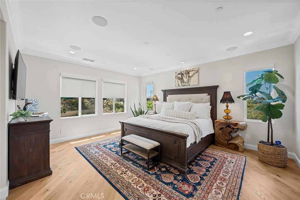 Image 25 of property listing at 4689 Holly Avenue, Long Beach, CA 90805