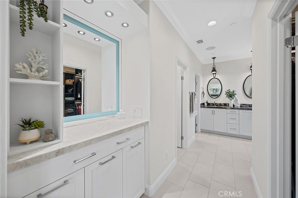 Image 27 of property listing at 4689 Holly Avenue, Long Beach, CA 90805