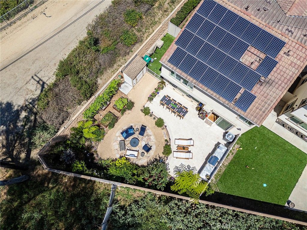 Image 3 of property listing at 4689 Holly Avenue, Long Beach, CA 90805