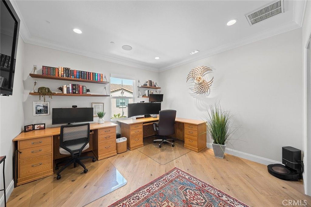 Image 34 of property listing at 4689 Holly Avenue, Long Beach, CA 90805