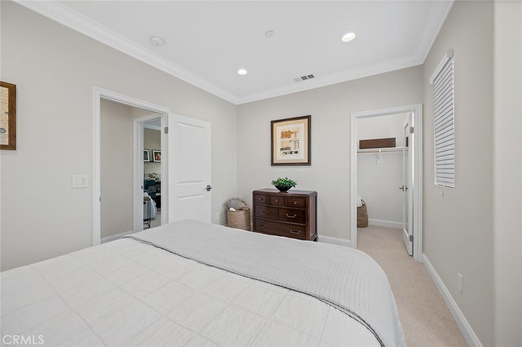 Image 37 of property listing at 4689 Holly Avenue, Long Beach, CA 90805