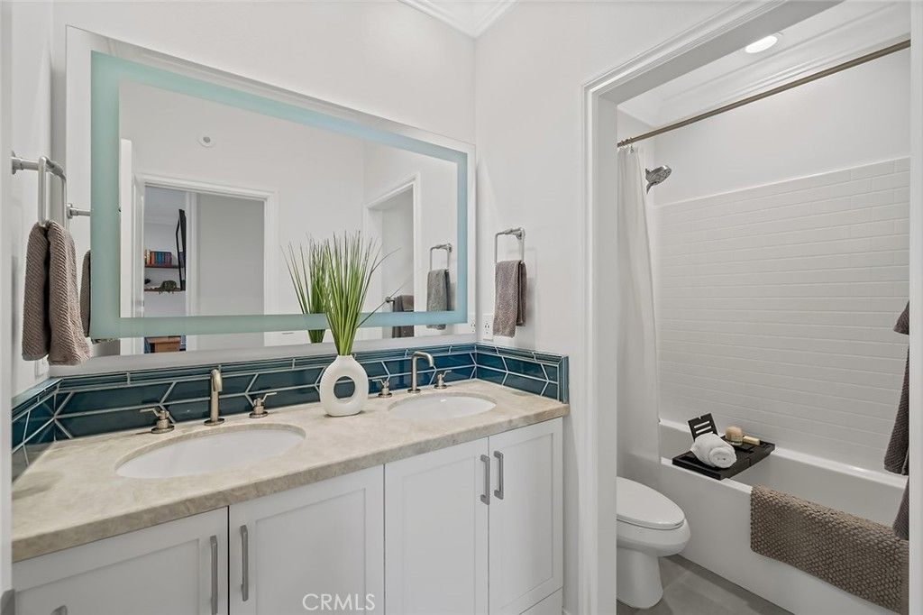 Image 39 of property listing at 4689 Holly Avenue, Long Beach, CA 90805