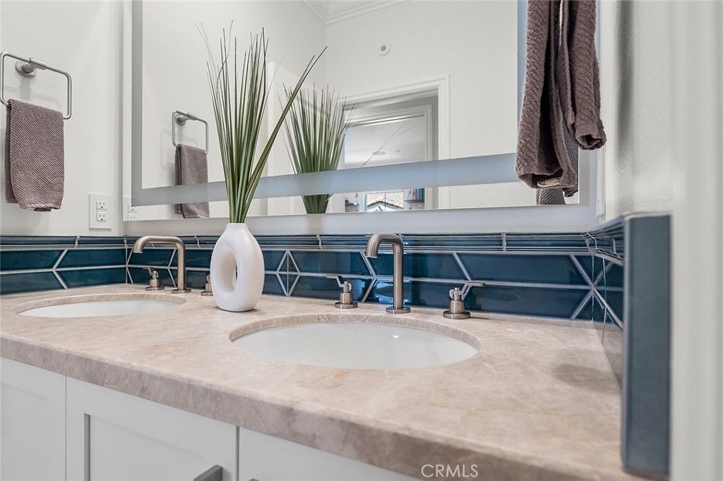 Image 40 of property listing at 4689 Holly Avenue, Long Beach, CA 90805