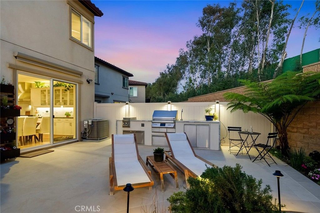 Image 51 of property listing at 4689 Holly Avenue, Long Beach, CA 90805