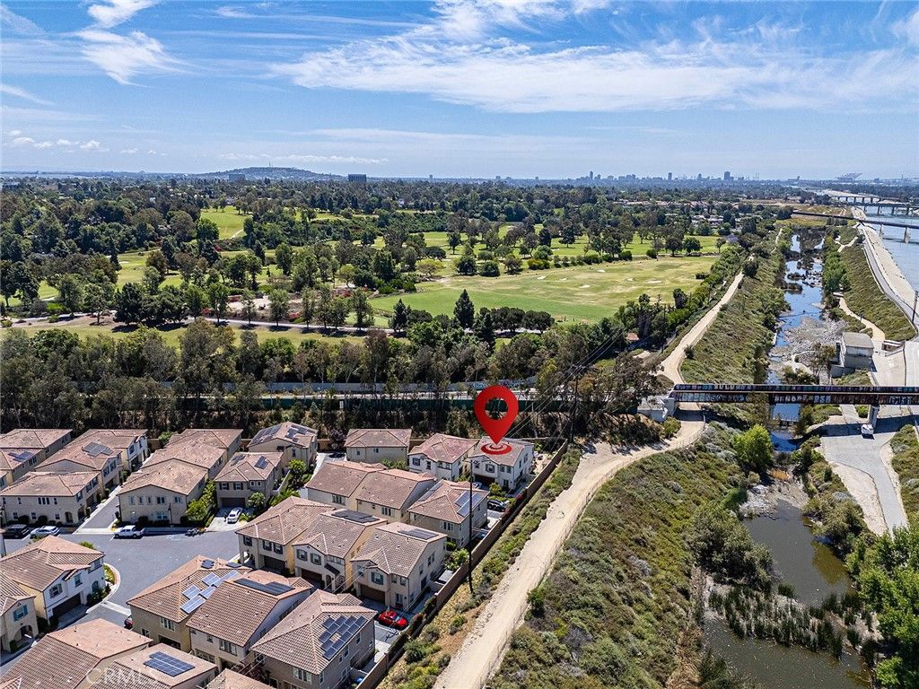 Image 54 of property listing at 4689 Holly Avenue, Long Beach, CA 90805