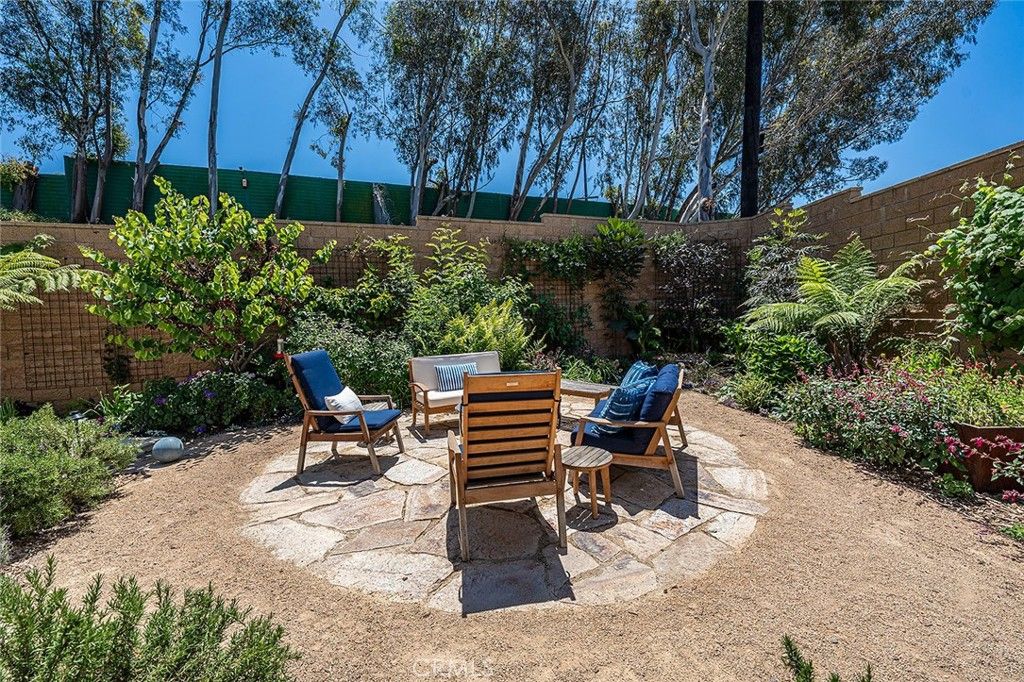 Image 56 of property listing at 4689 Holly Avenue, Long Beach, CA 90805
