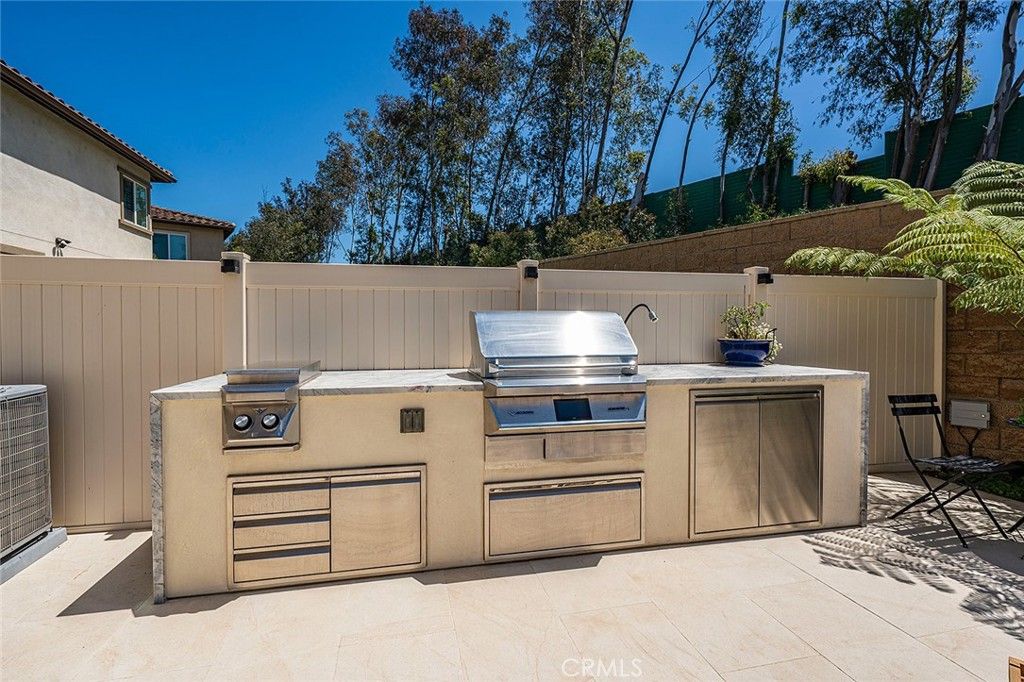 Image 60 of property listing at 4689 Holly Avenue, Long Beach, CA 90805