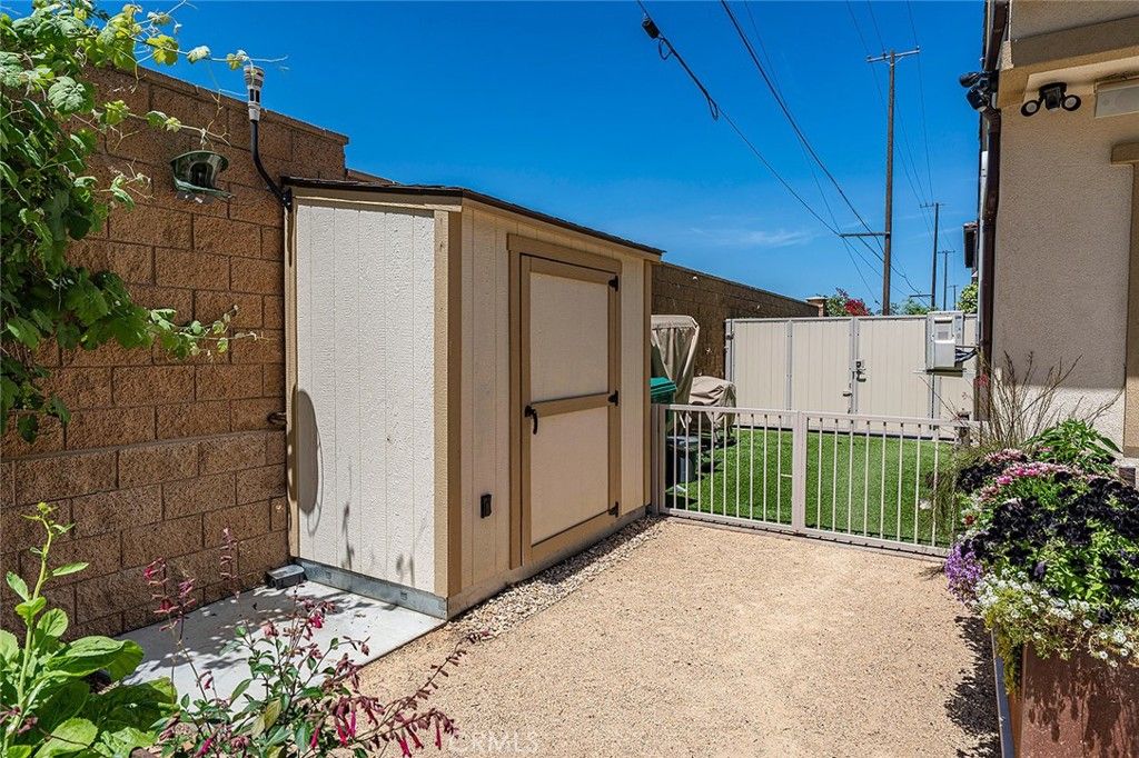 Image 62 of property listing at 4689 Holly Avenue, Long Beach, CA 90805