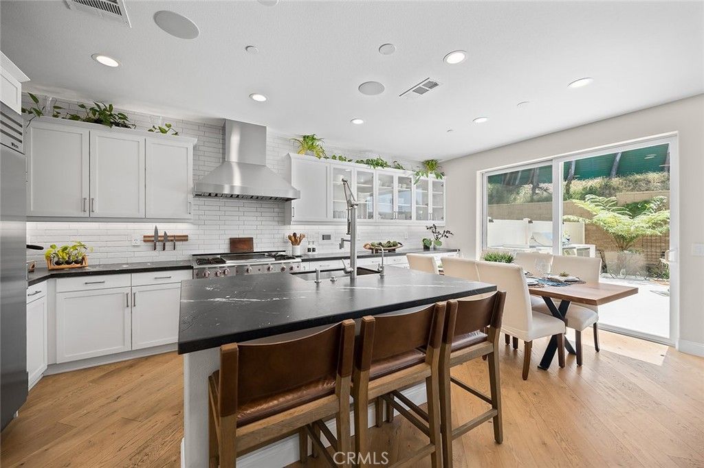 Image 8 of property listing at 4689 Holly Avenue, Long Beach, CA 90805