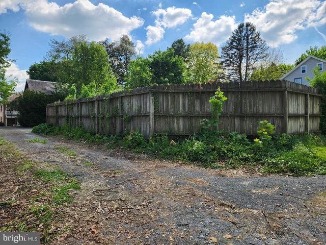 71 W FREDERICK ST, Millersville, PA 17551