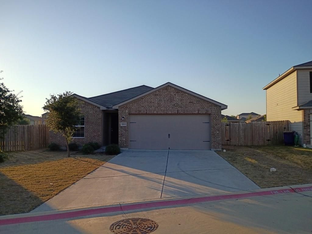 5013 Cressler LN, Jarrell, TX 76537