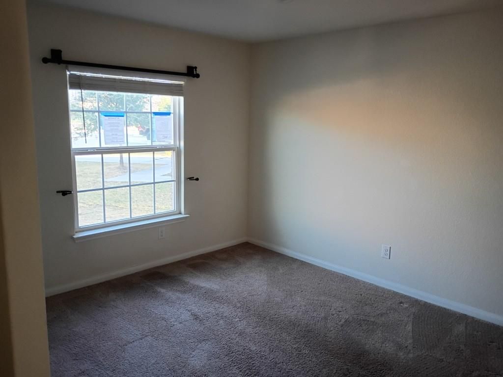 5013 Cressler LN, Jarrell, TX 76537