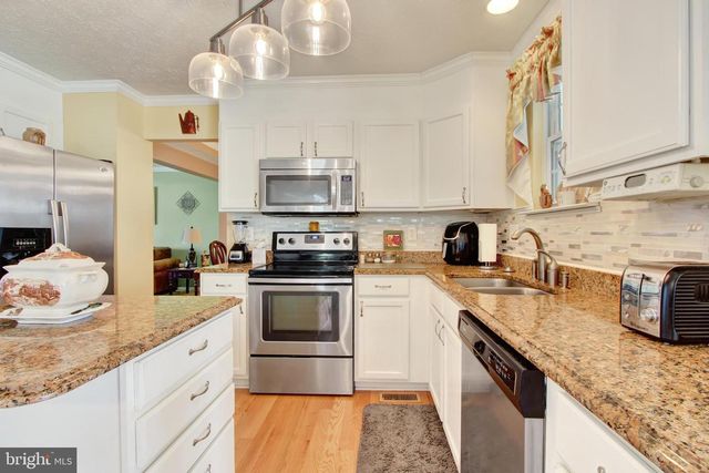 1210 CRANBERRY LN W, York, PA 17402