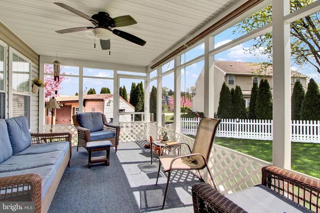1210 CRANBERRY LN W, York, PA 17402