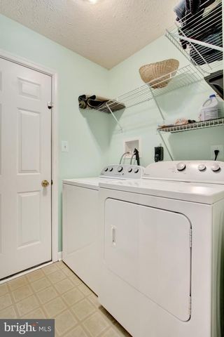 1210 CRANBERRY LN W, York, PA 17402
