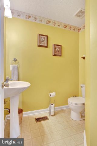 1210 CRANBERRY LN W, York, PA 17402