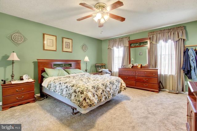 1210 CRANBERRY LN W, York, PA 17402