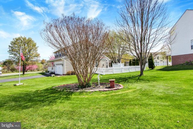 1210 CRANBERRY LN W, York, PA 17402
