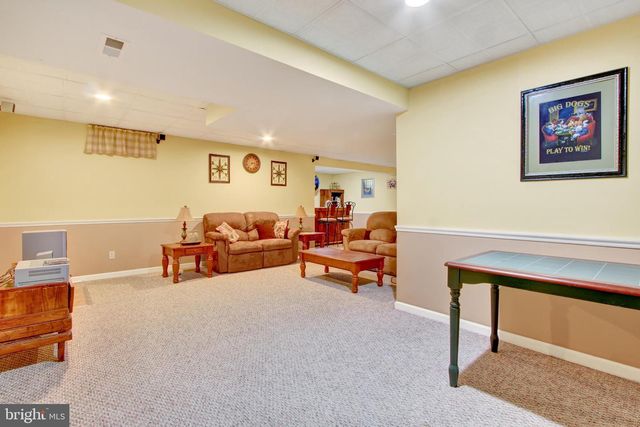 1210 CRANBERRY LN W, York, PA 17402