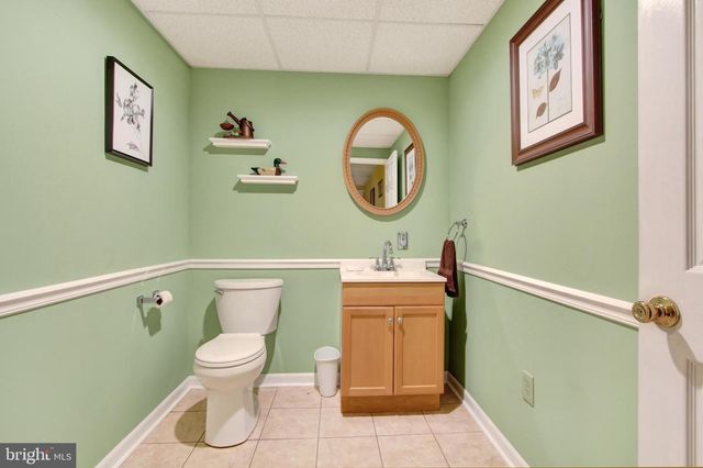 1210 CRANBERRY LN W, York, PA 17402