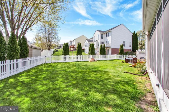 1210 CRANBERRY LN W, York, PA 17402