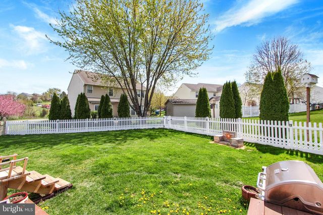 1210 CRANBERRY LN W, York, PA 17402